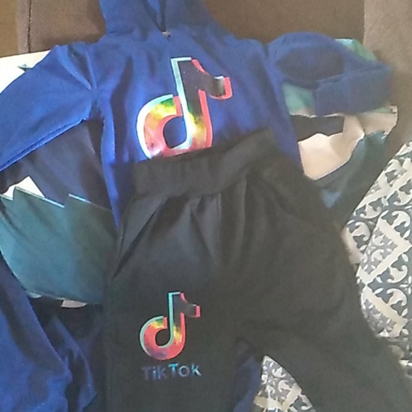 Tik to outfit - Picture 1 of 1